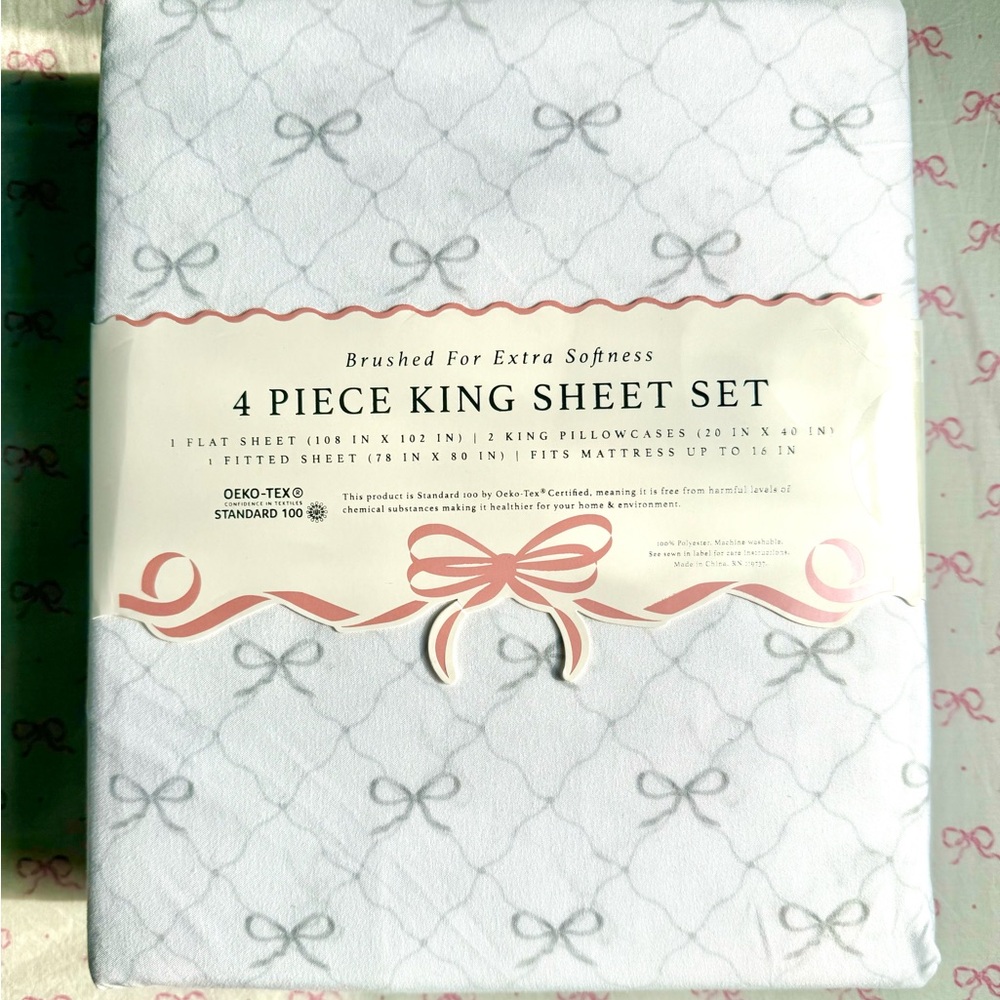 NWT - King Boundary Bow Bedsheets